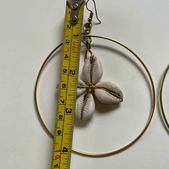 Cowrie shell hoop earrings - Picture 5 of 6